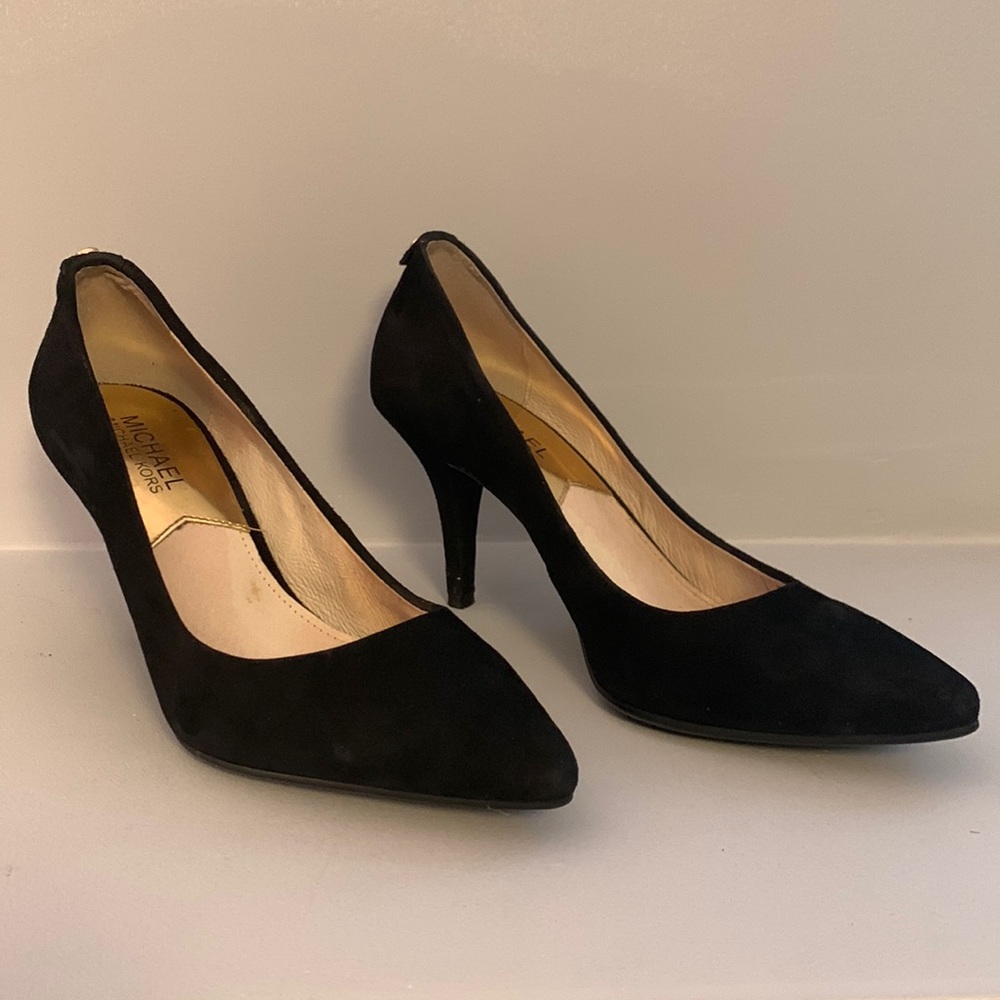Michael Kors black suede pump